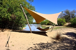 Afrika safari Zambia - relaxen bij de lodge in een hangmat